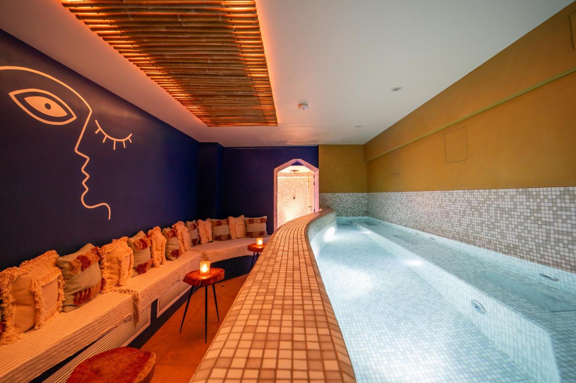 La Finca Hotel & Spa Париж Екстериор снимка