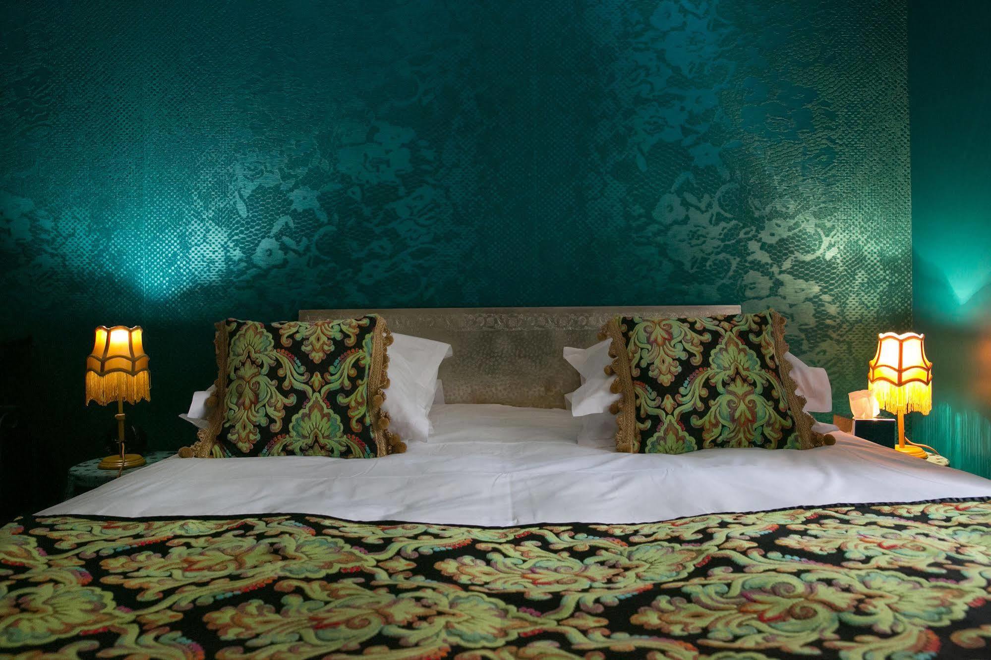 La Finca Hotel & Spa Париж Екстериор снимка
